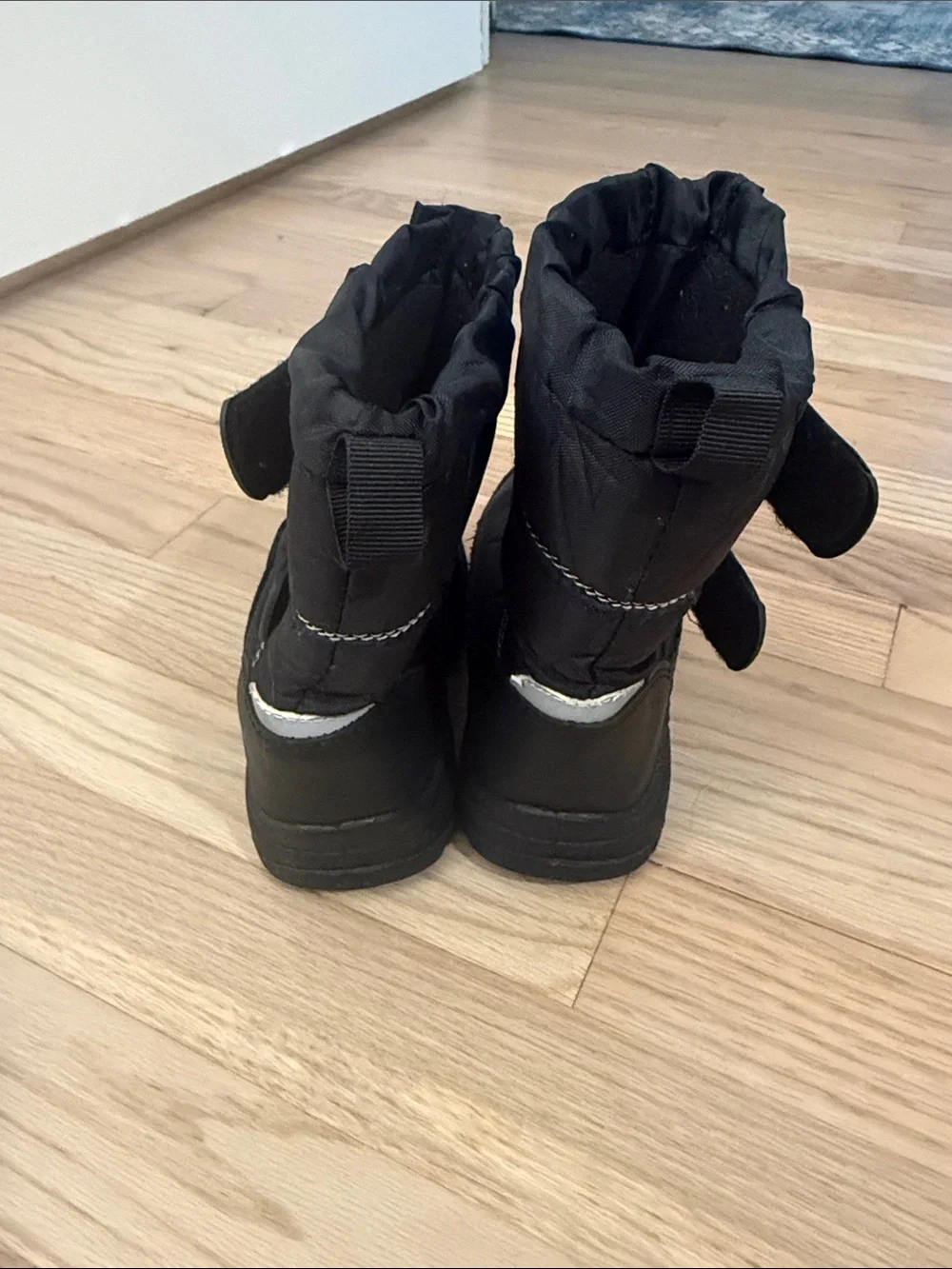 Avalanche Kids Black Insulated Winter Boots with Velcro Straps - child size C10